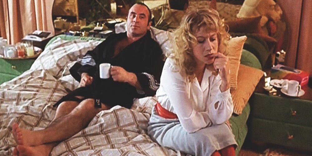 Bob Hoskins and Helen Mirren in bed together in The Long Good Friday