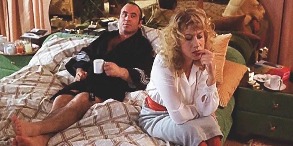 Bob Hoskins as Harold and Helen Mirren as Victoria in bed together in The Long Good Friday