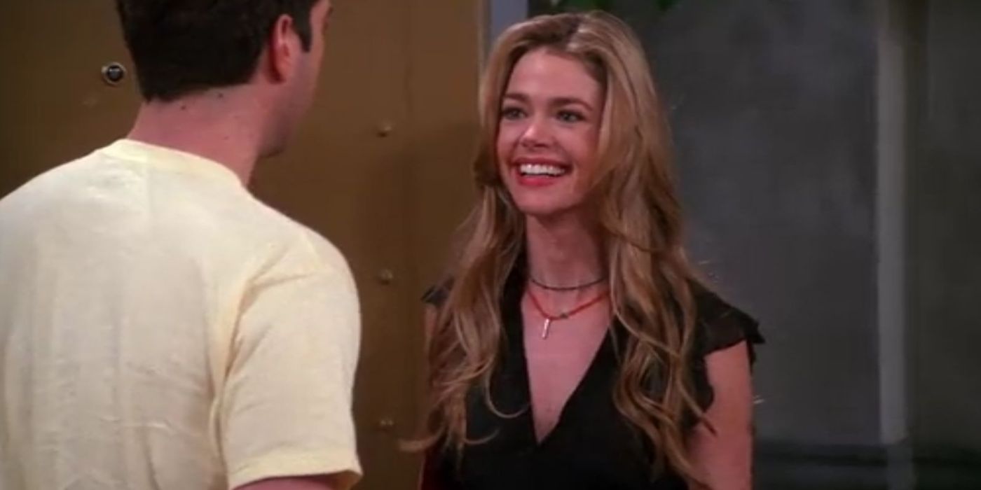 Cousin Cassie smiling at Ross in Friends