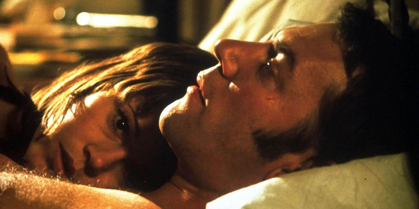 Donald Sutherland dan Jane Fonda di tempat tidur di Klute