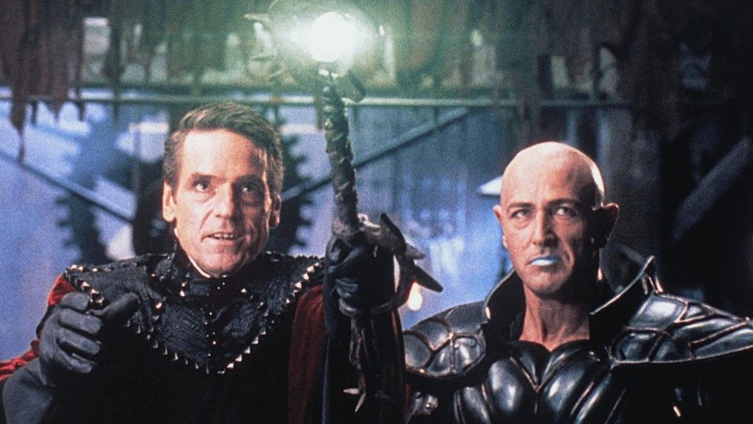 Jeremy Irons et Bruce Payne dans Donjons et Dragons (2000). 