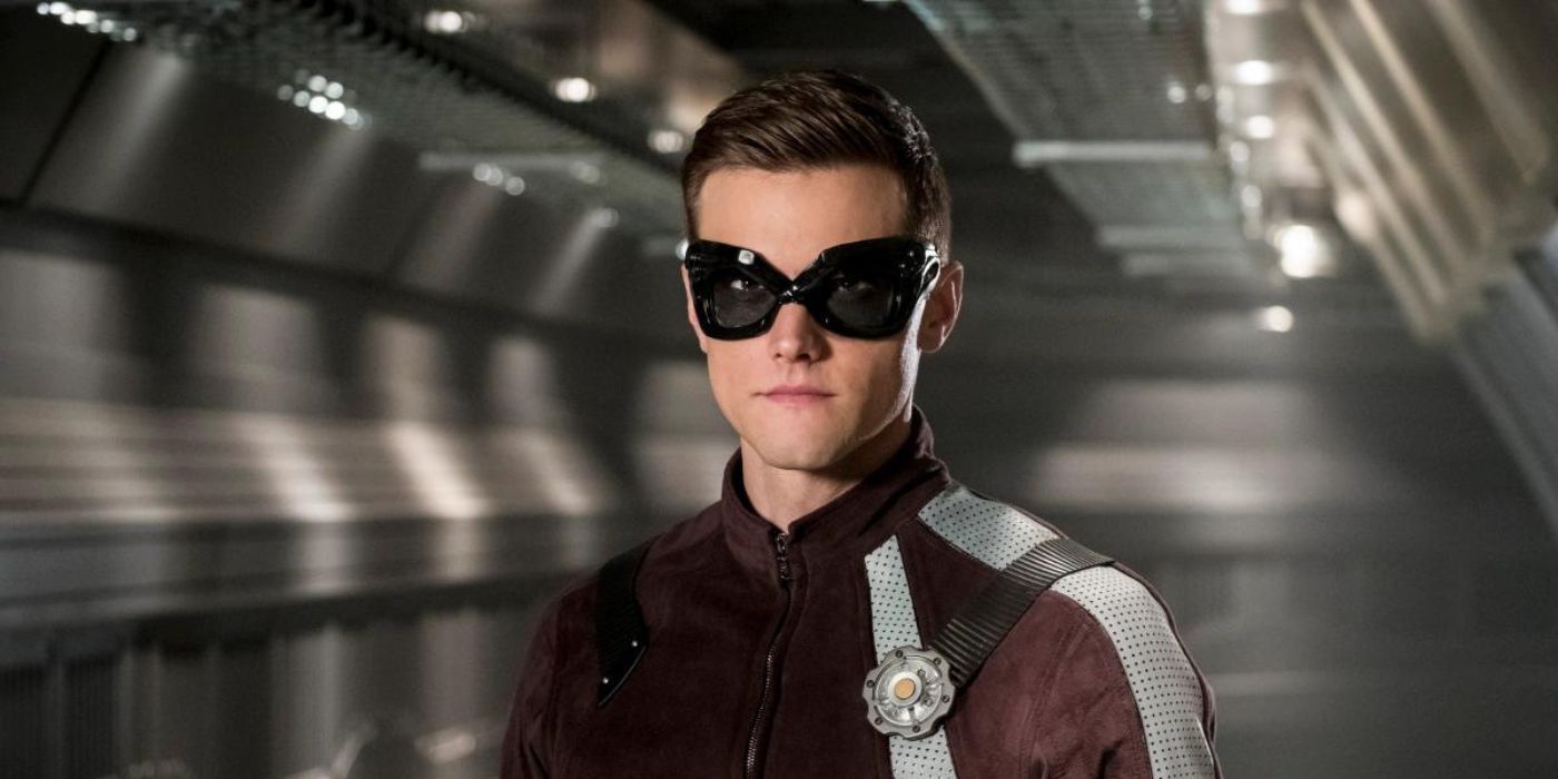 Hartley Sawyer as Elongated Man in The Flash 
