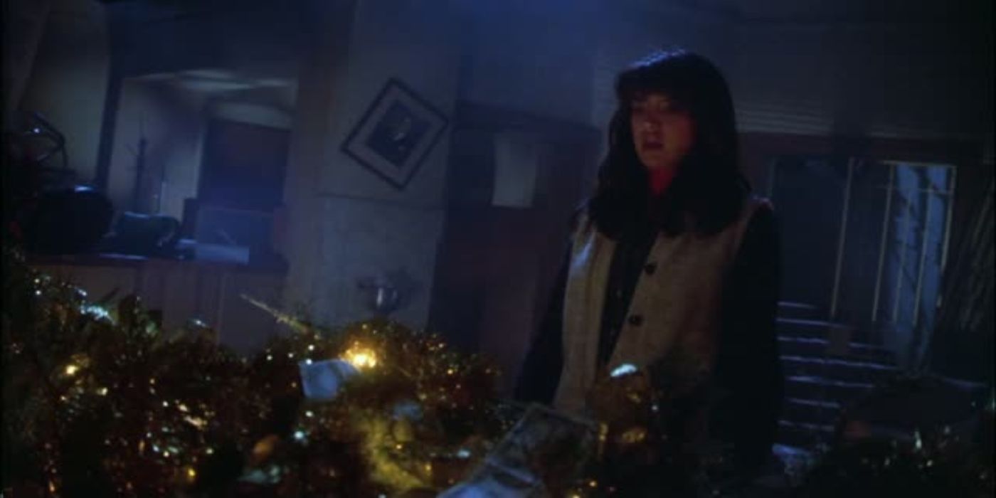 Phoebe Cates dans le rôle de Kate faisant son monologue dans Gremlins (1984)