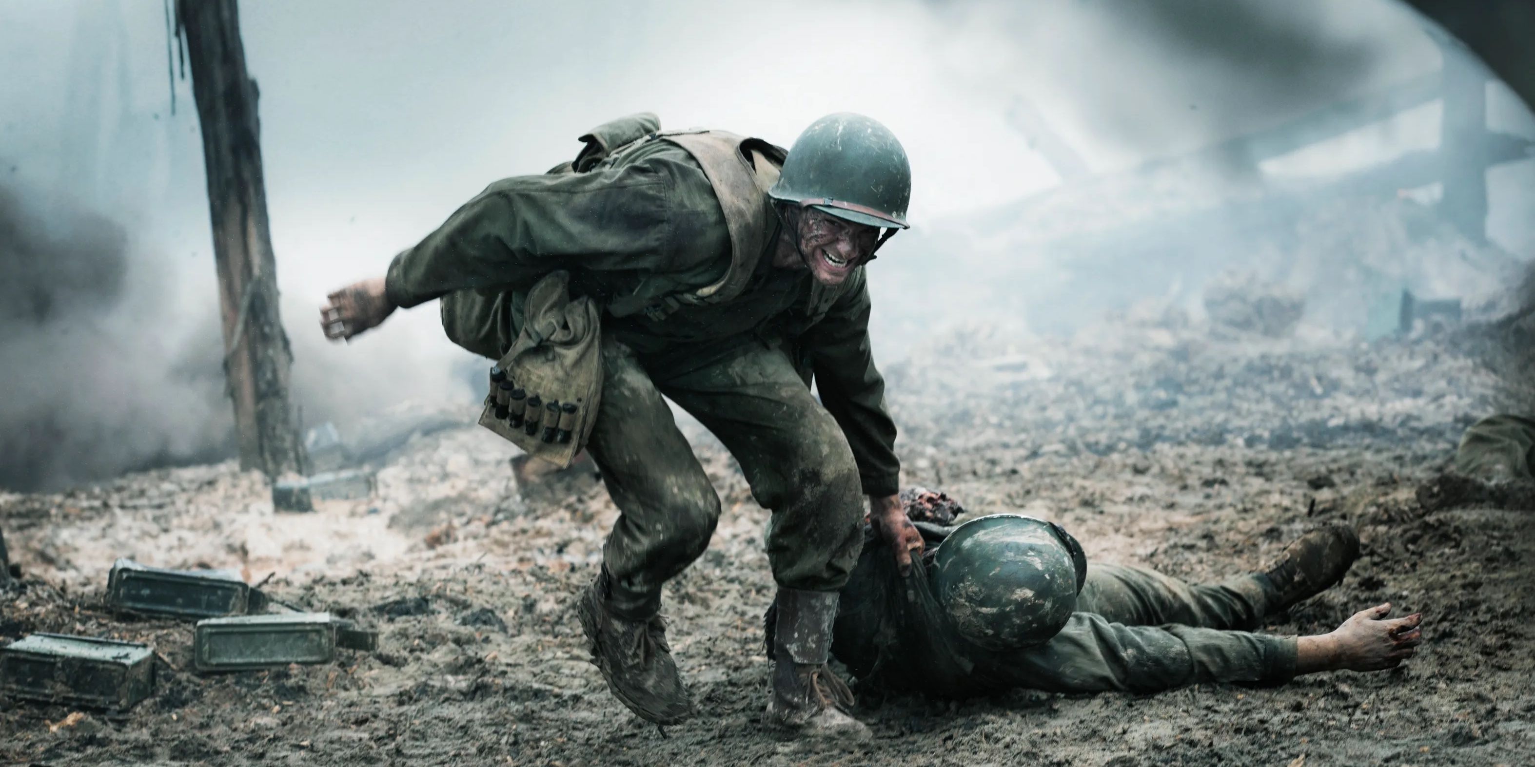 Andrew Garfield rescues fallen soldier from battlefield