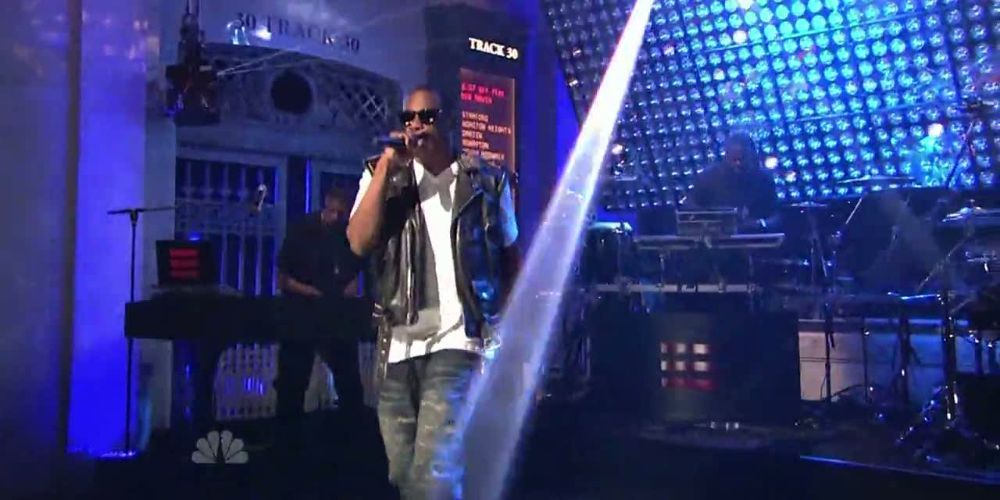 Tangkapan layar penampilan Jay-Z di Saturday Night Live