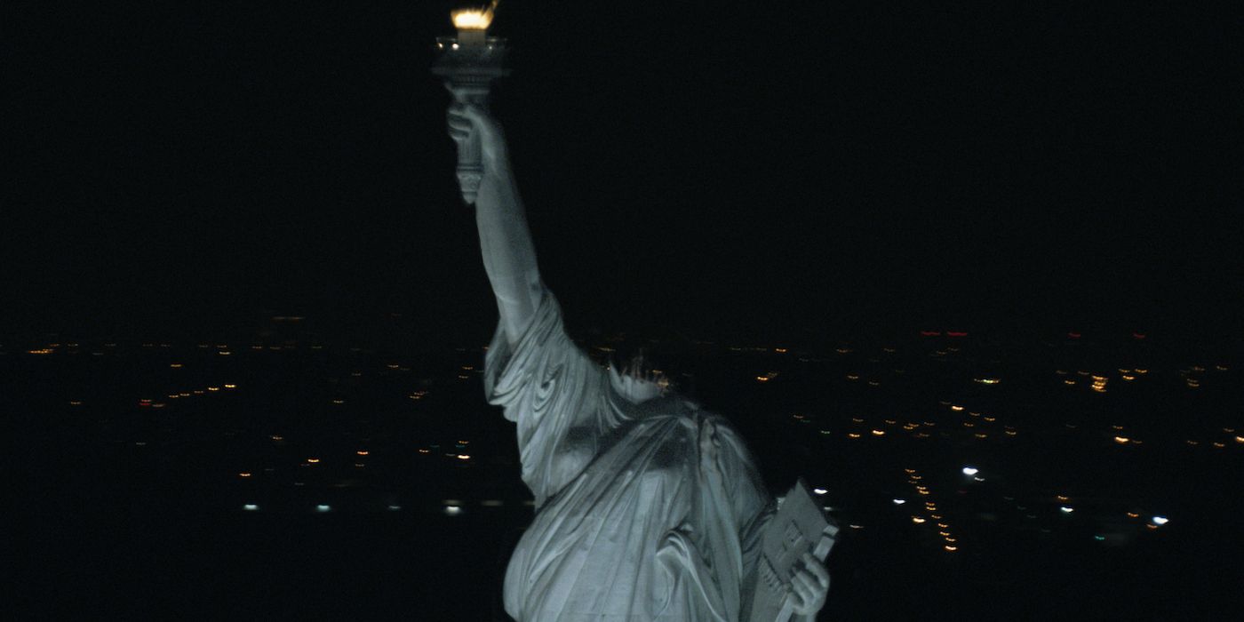 Headless Statue of Liberty in Cloverfield