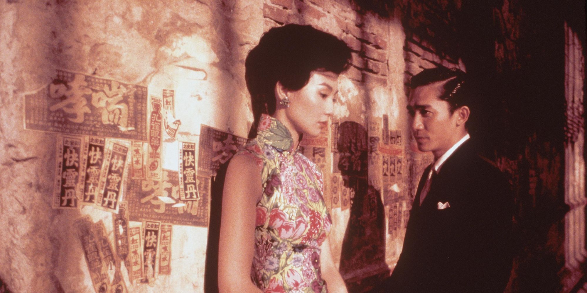 A man and a woman in close priximity in In the Mood For Love (2000) (1)