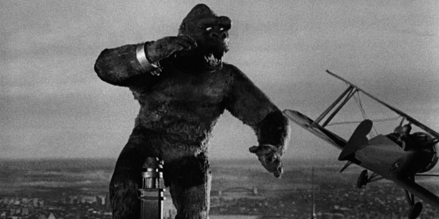 Kong towering over the city and a helicopter in 1933 King Kong