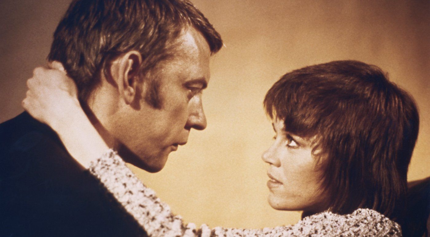 Donald Sutherland sebagai John Klute dan Jane Fonda sebagai Bree di Klute
