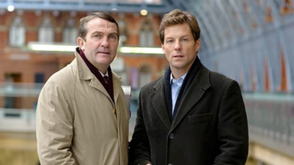 Bradley Walsh dan Jamie Bamber dalam Hukum & Ketertiban: Inggris. 