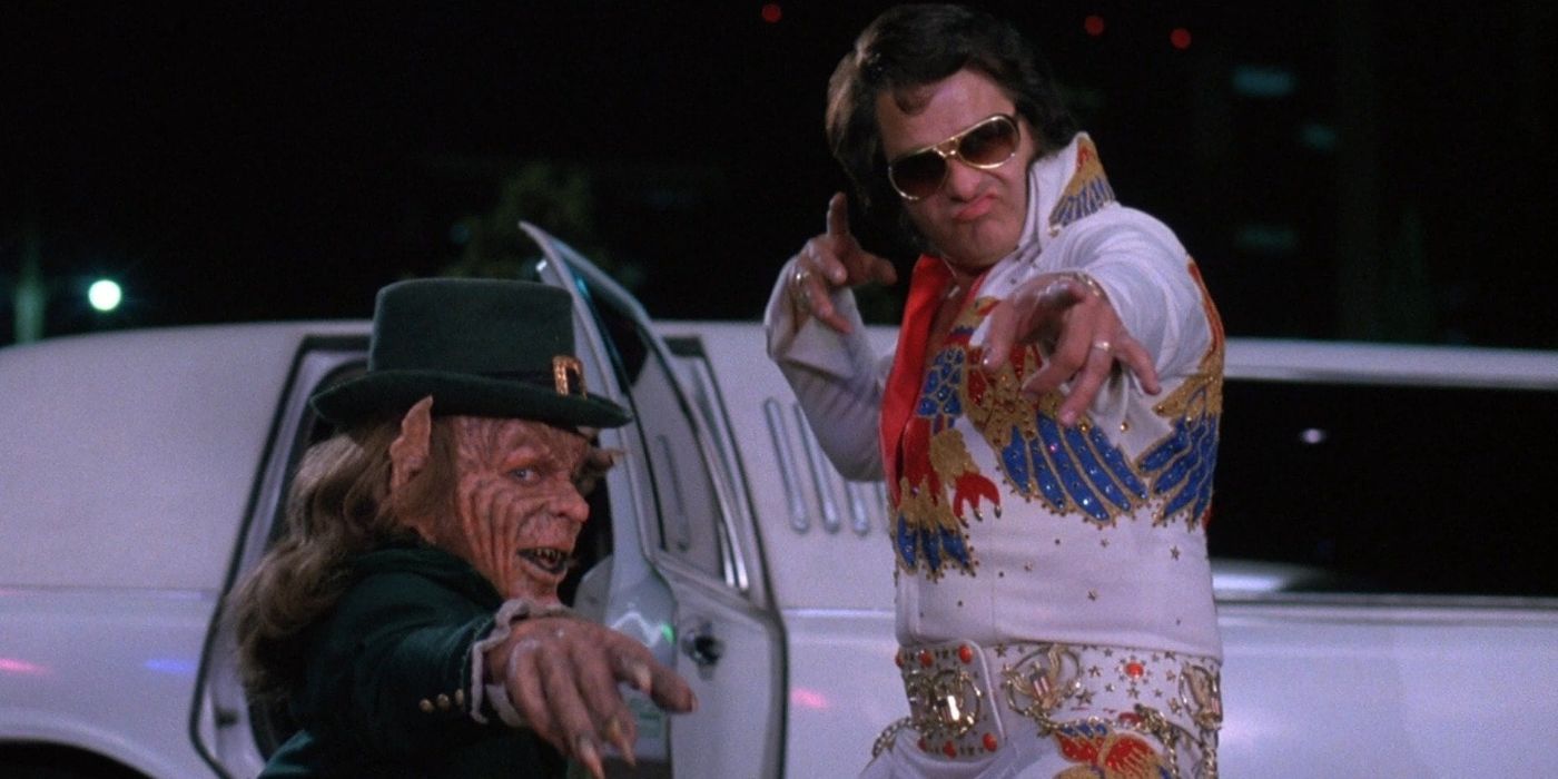 Warwick Davis et Terry Lee Crisp dans le rôle de Lubdan et d'un imitateur d'Elvis dans Leprechaun 3.