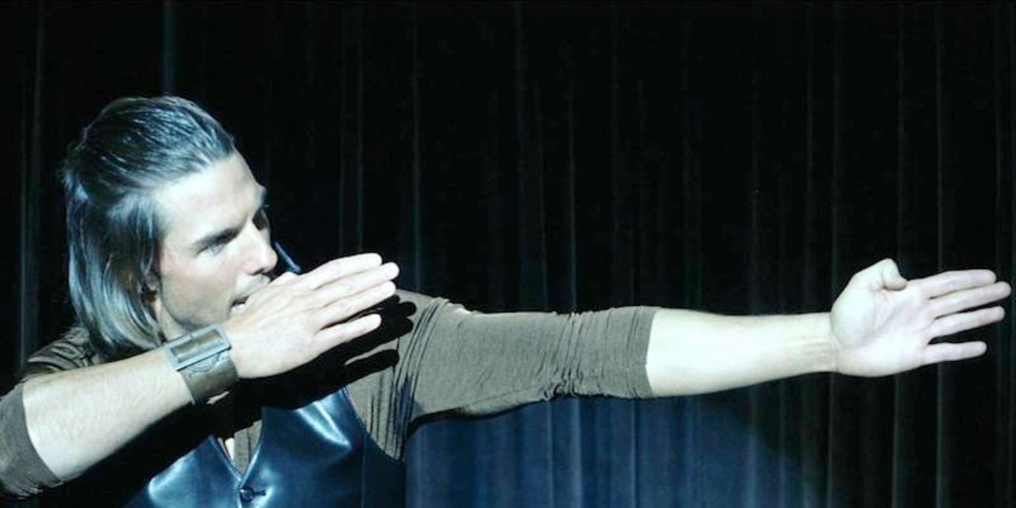 Frank gesturing dramatically during a motivational talk in 'Magnolia'