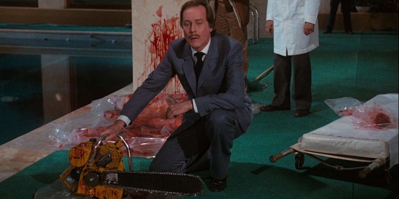 Un homme et une tronçonneuse dans Pieces (1982)