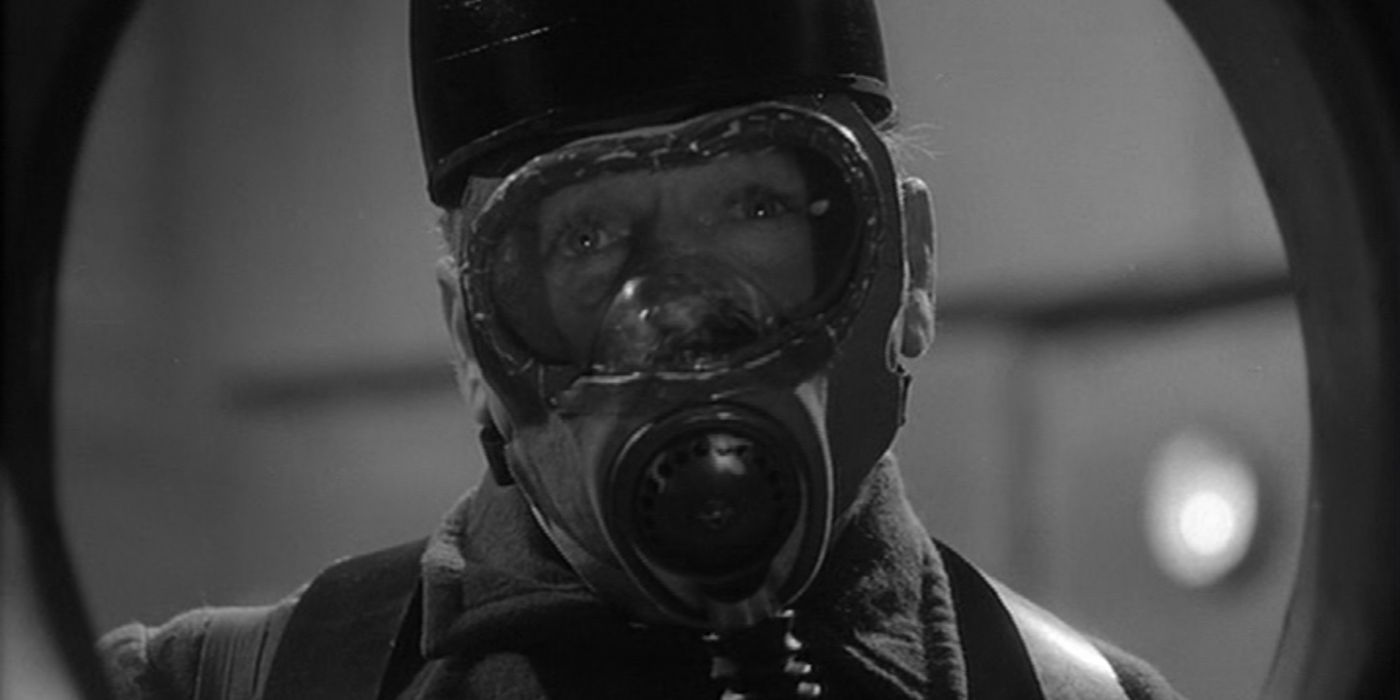 Homme avec un masque de Quatermass 2