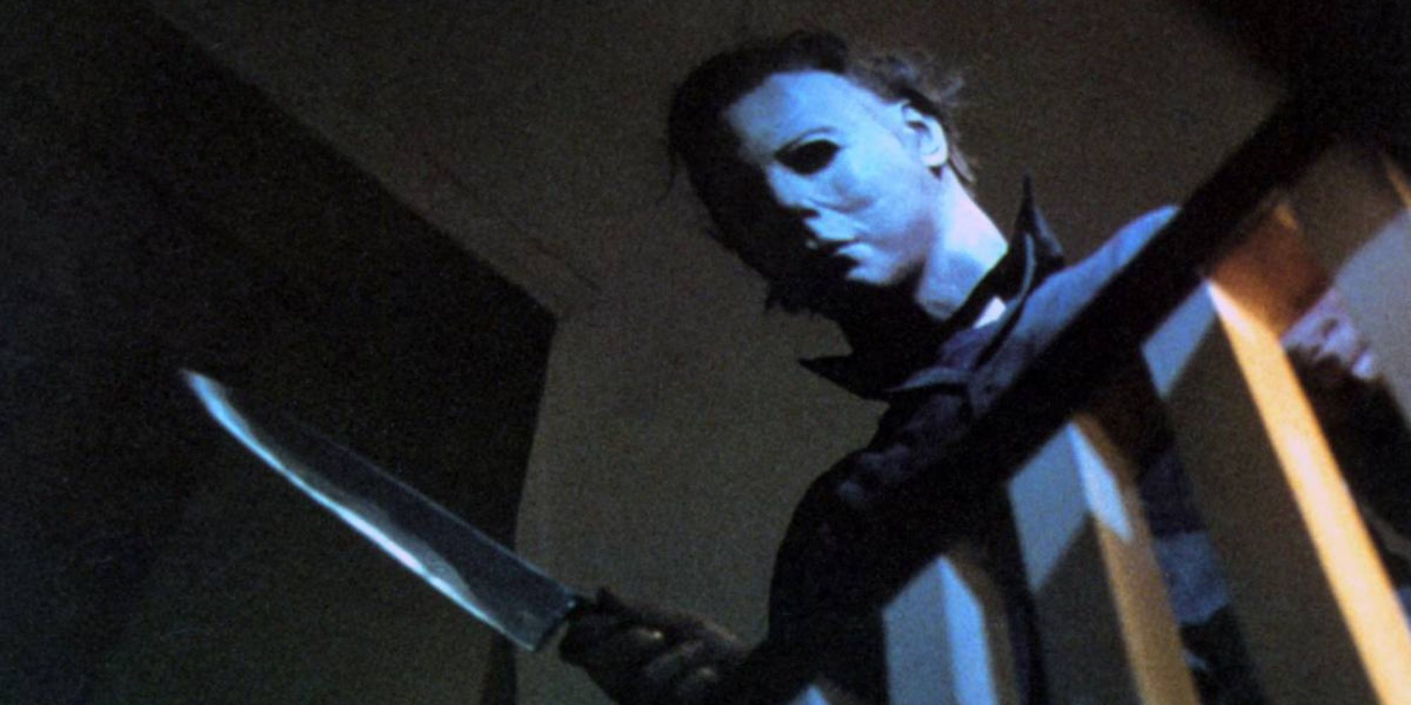 Michael Myers holding a knife in 'Halloween' (1978)