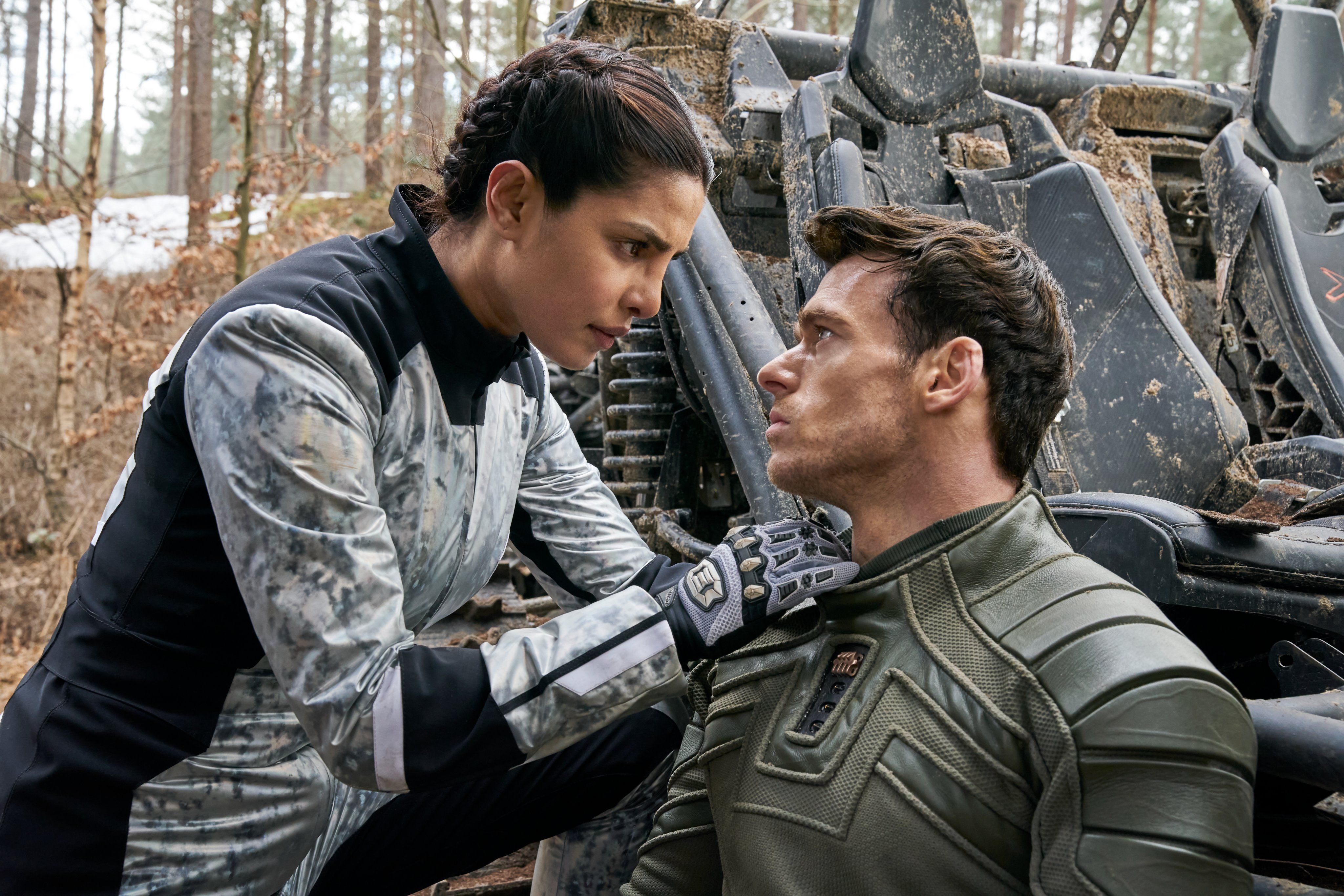 richard madden et priyanka chopra jonas dans la citadelle