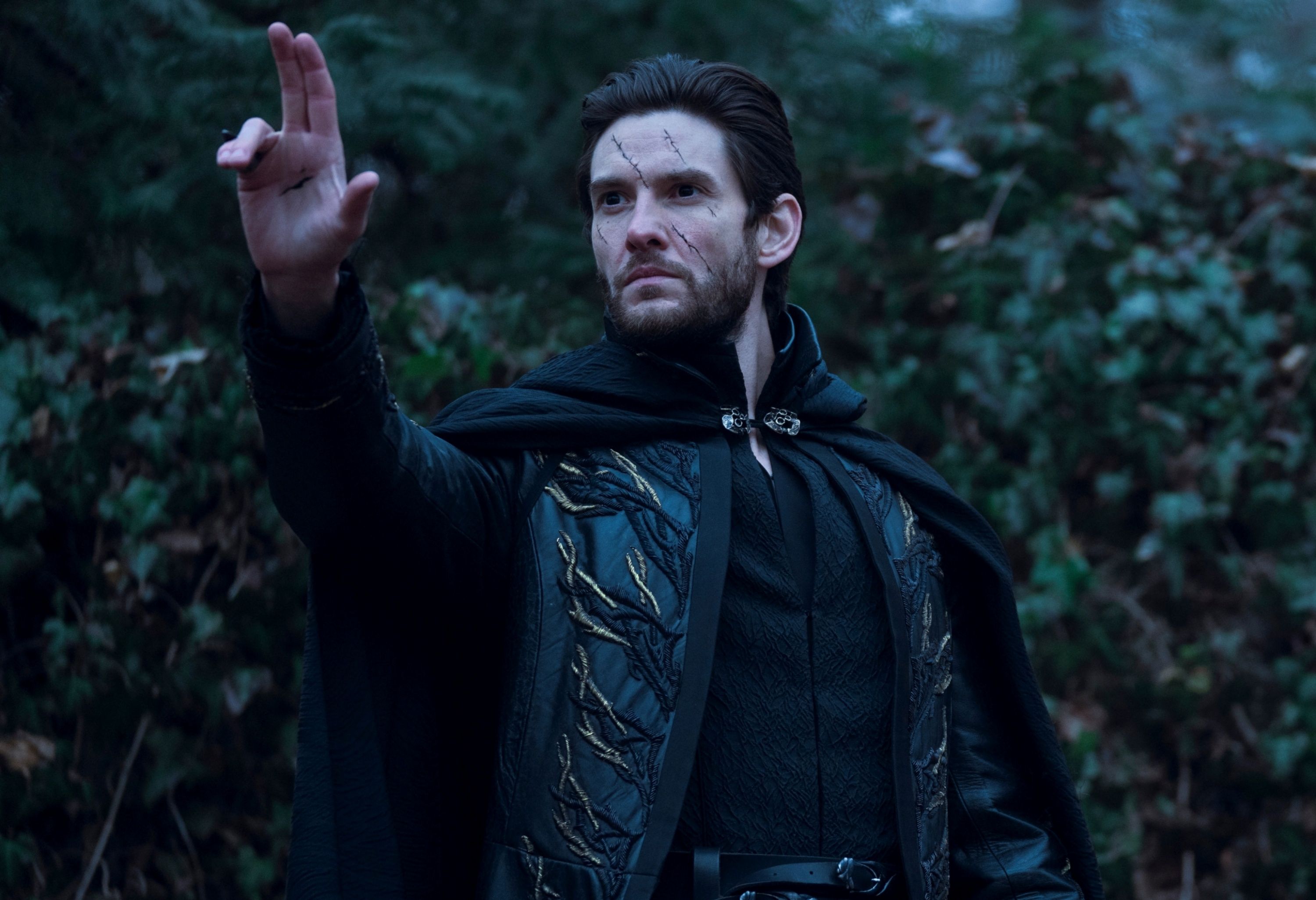 Ben Barnes sebagai Jenderal Kirigan, alias si Kegelapan, di Season 2 Shadow and Bone