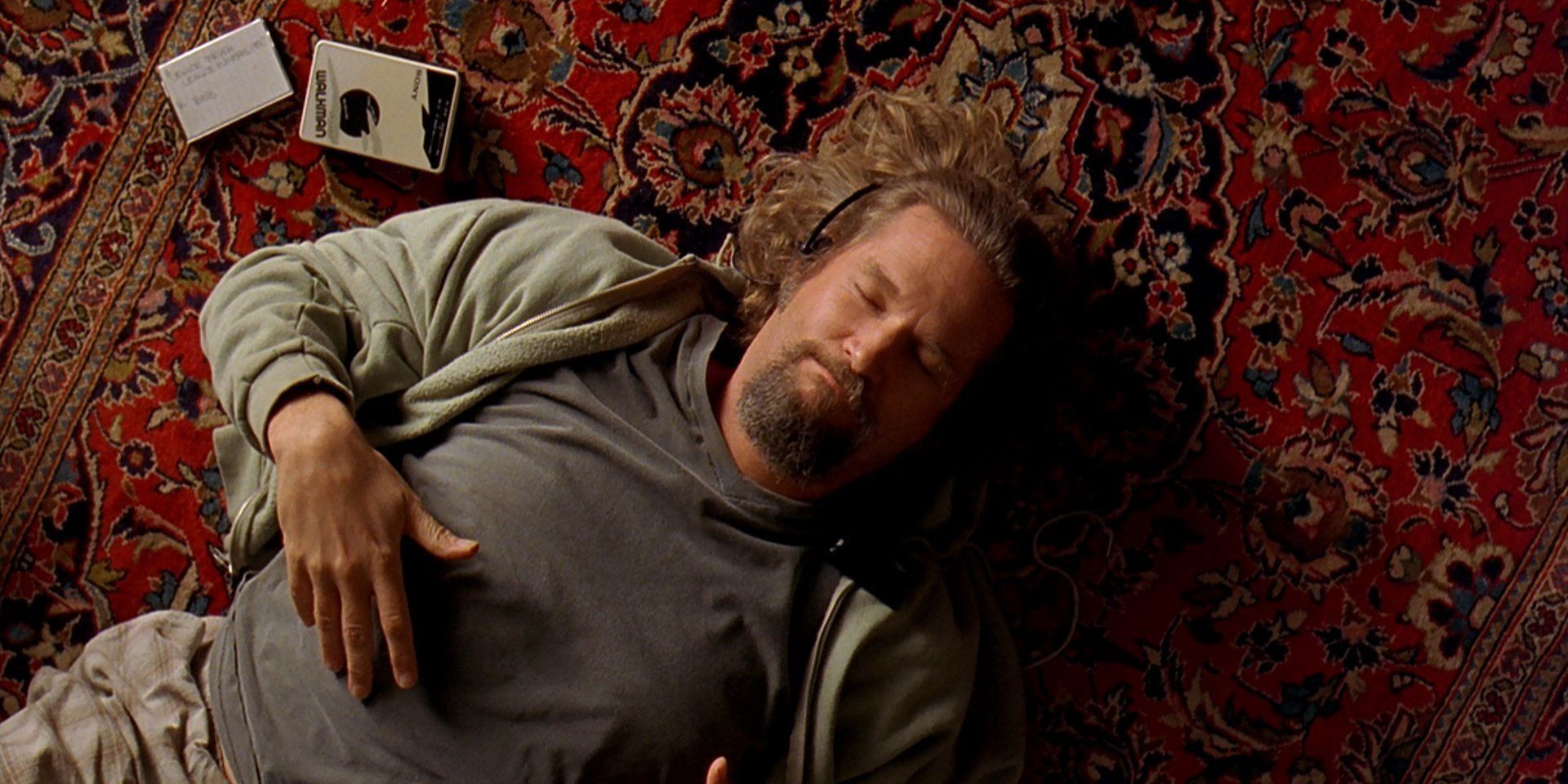 Jeff Bridges sebagai The Dude berbaring di permadani di 'The Big Lebowski'