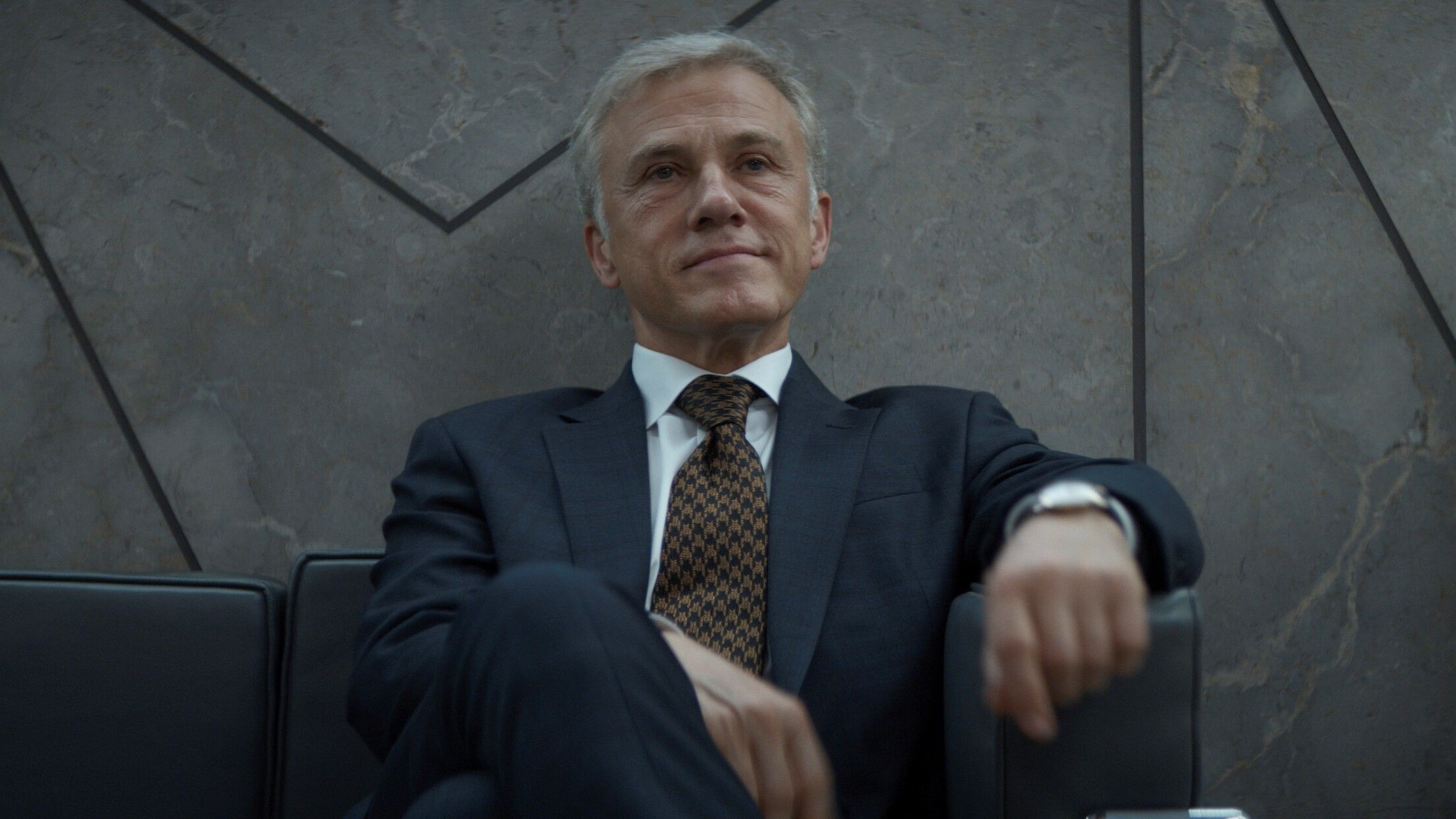 Christoph Waltz dans le rôle de Regus Patoff dans The Consultant. 