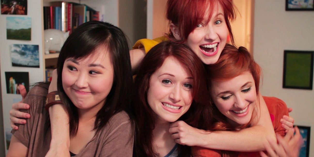 Ashley Clements, Laura Spencer, Mary Kate Wiles et Julia Cho dans 