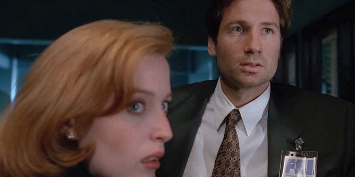 David Duchovny and Gillian Anderson in X-Files Season 3, Episode 8
