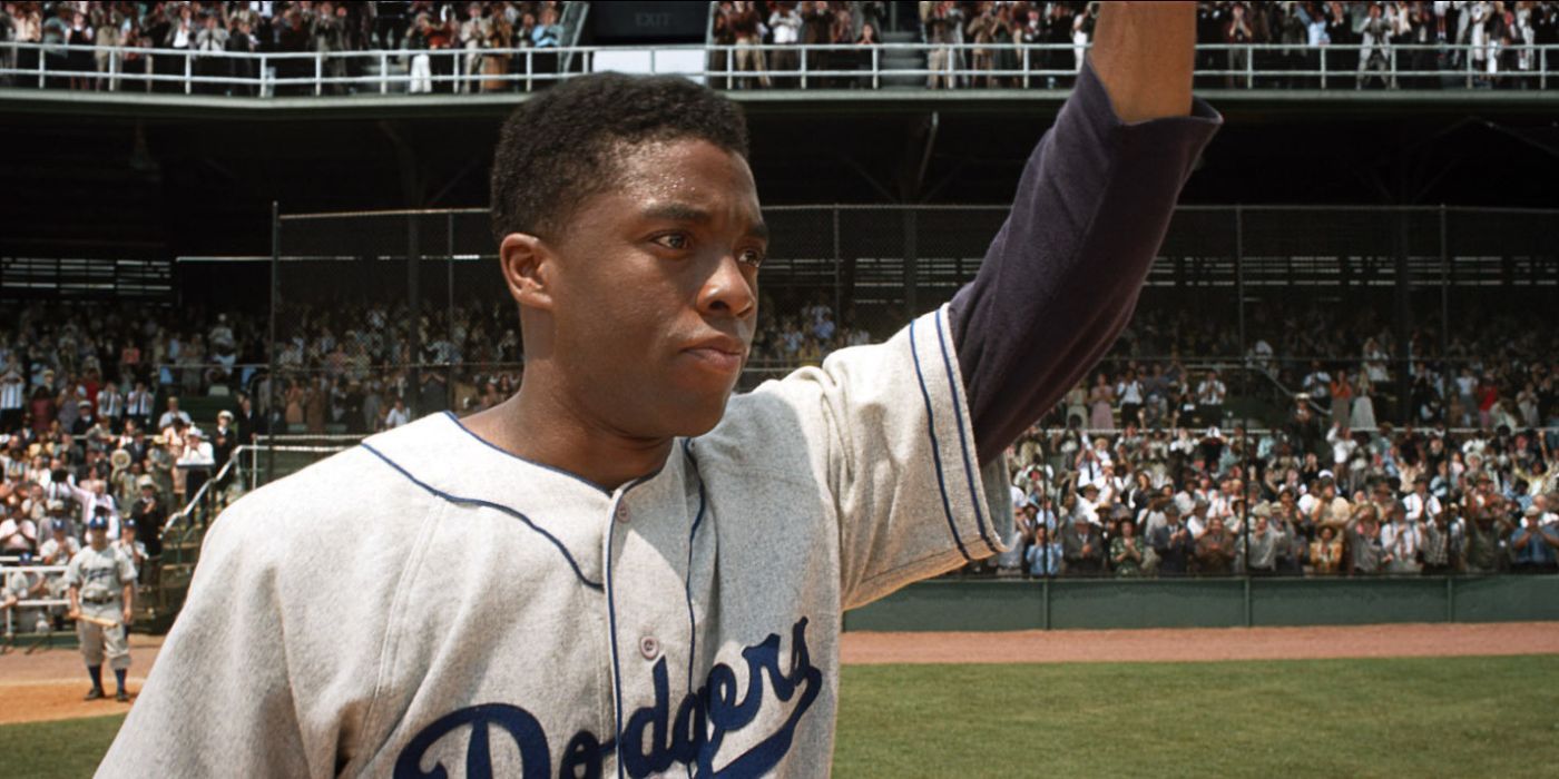 Chadwick Boseman as Jackie Robinson on the field waving at the crowd in 42