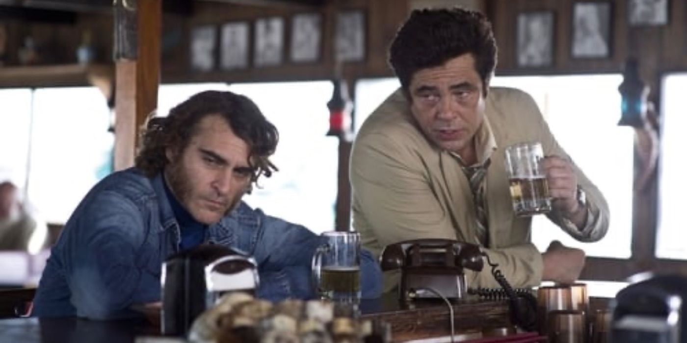 Joaquin Phoenix and Benicio del Toro as Doc and Sauncho having a beer in Inherent Vice