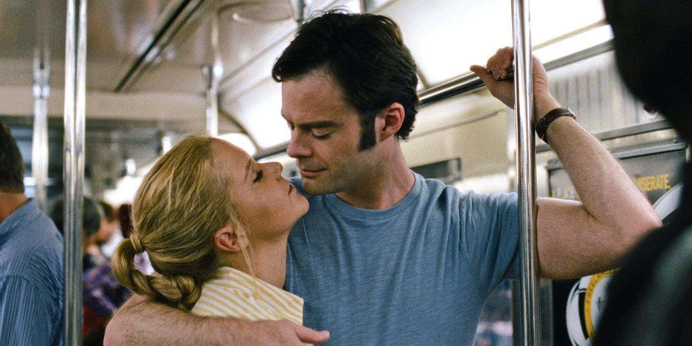 Amy Schumer et Bill Hader dans le rôle d'Amy et Aaron s'embrassant dans le train dans Trainwreck