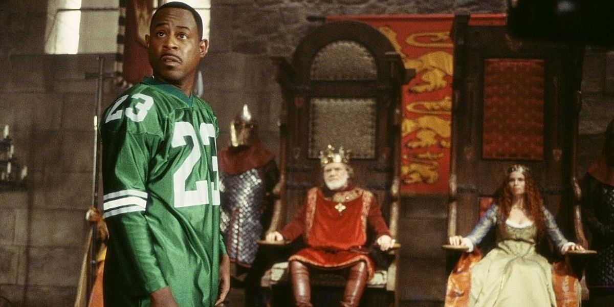 Martin Lawrence standing before a king and princess in Black Knight