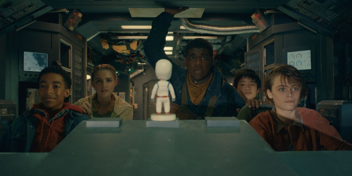 Thomas Boyce, McKenna Grace, Isaiah Russell-Bailey, Orson Hong, and Billy Barratt in Crater