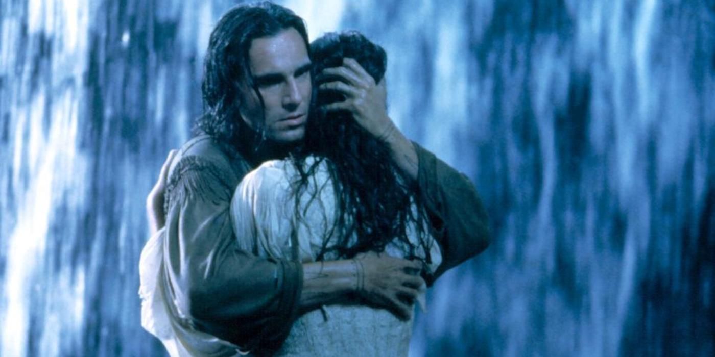 Nathaniel hugging a woman under the rain in The Last of the Mohicans