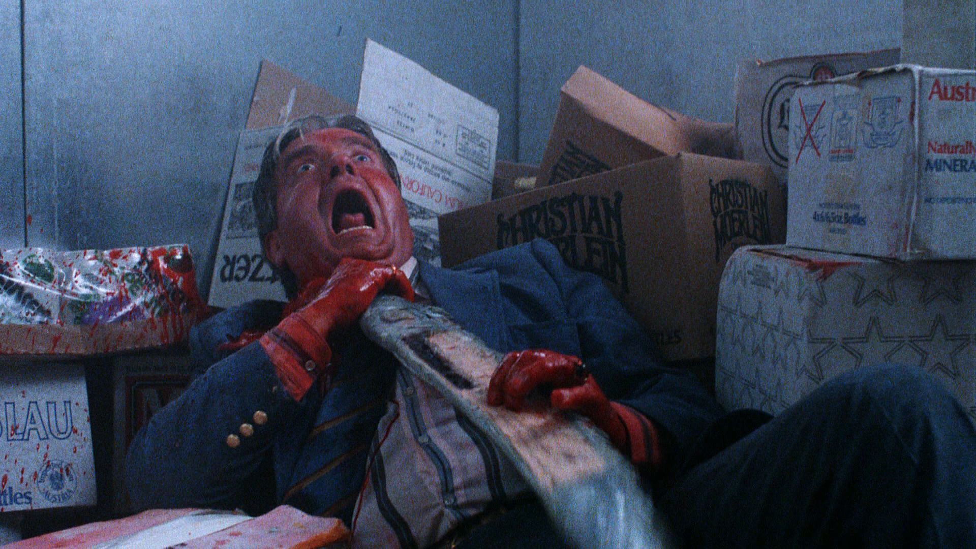 Francis X. McCarthy tué dans une scène de Death Spa. 