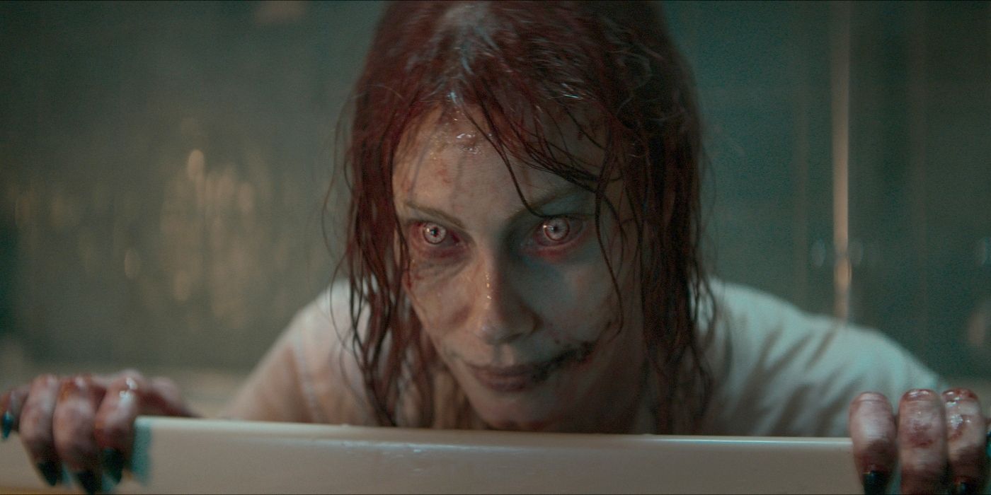 Deadite Ellie (Alyssa Sutherland) clutching on to the bathtub in Evil Dead Rise