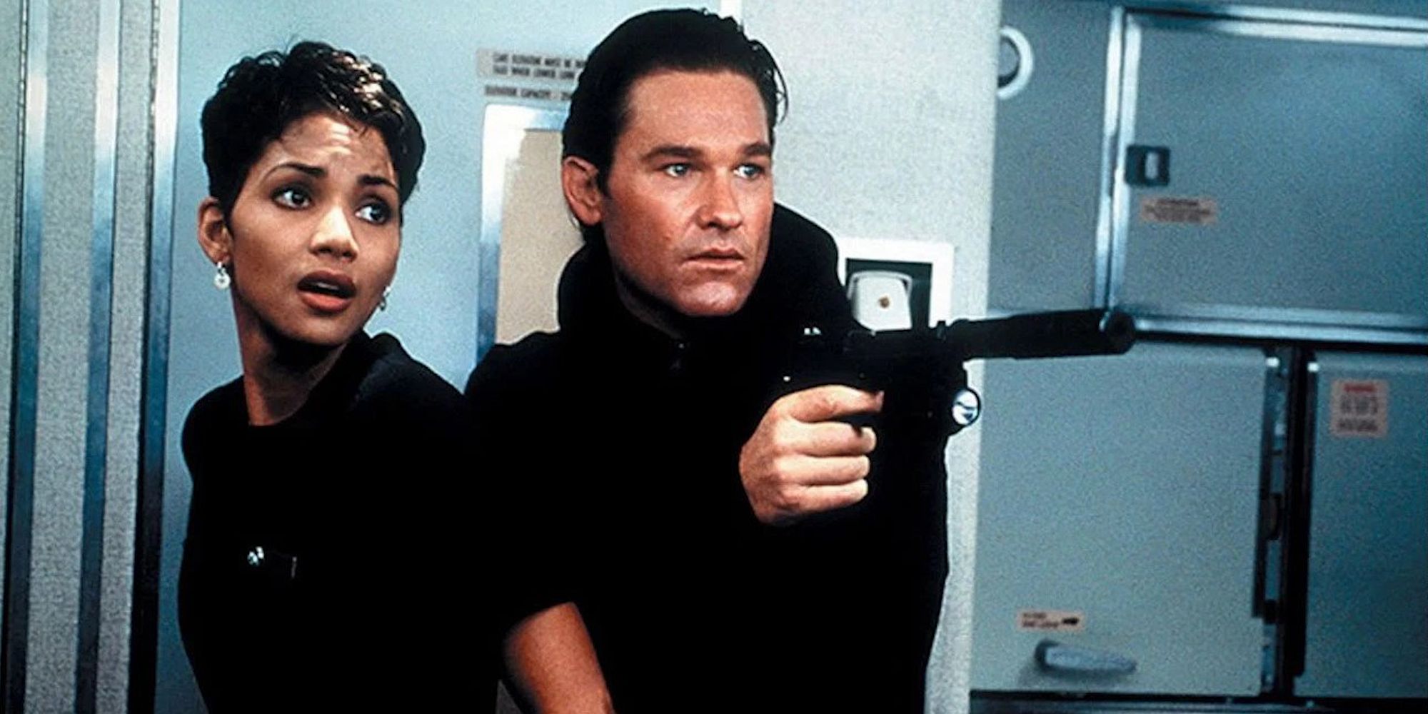 Halle Barry as Jean and Kurt Russell as Dr. David Grant in Executive Decision
