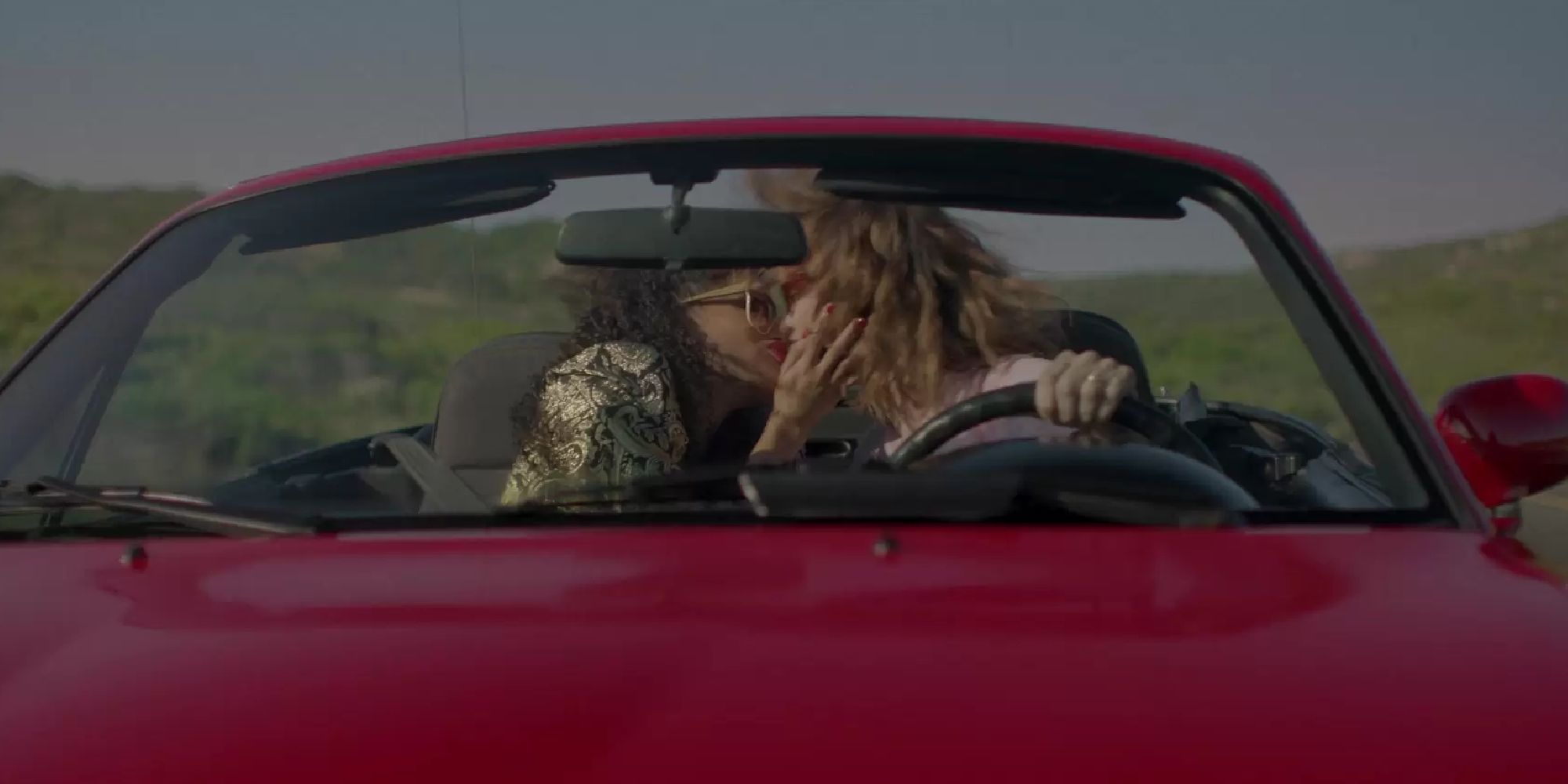 Gugu Mbatha-Raw and Mackenzie Davis kissing in the car in Black Mirror's San Junipero