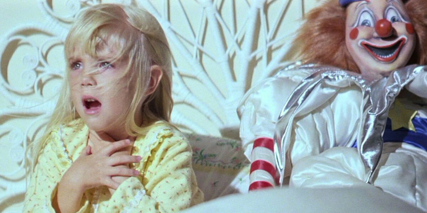 Heather O'Rourke sitting up in bed in Poltergeist