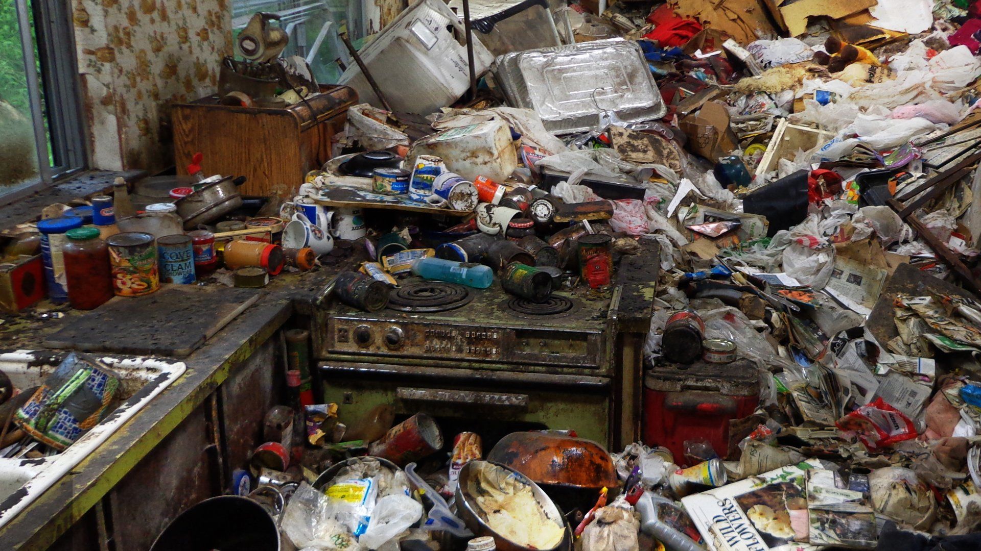 An image of a room full of stuff from Hoarding: Buried Alive. 