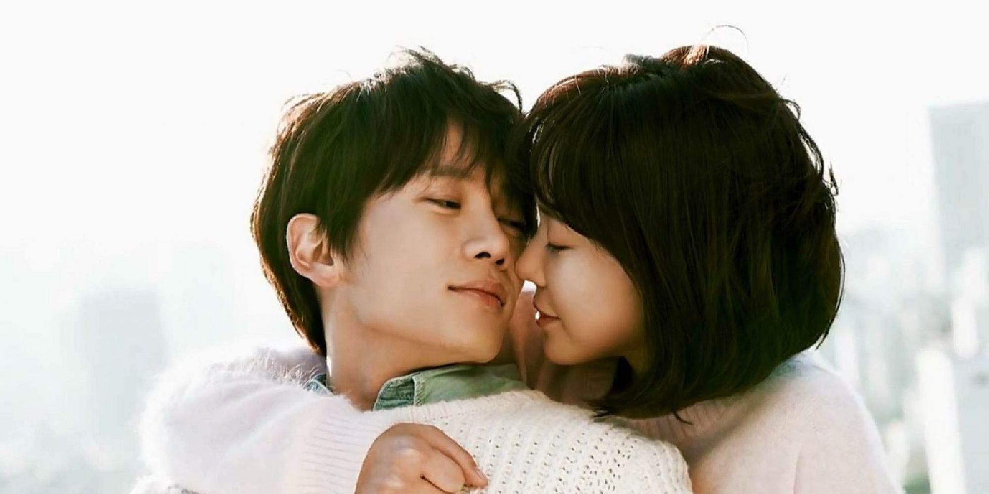 Ji Sung and Hwang Jung-eum embrace in Kill Me, Heal Me.