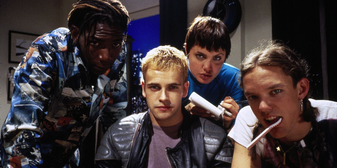 Laurence Mason, Jonny Lee Miller, Angelina Jolie, and Matthew Lillard look at the camera in Hackers.