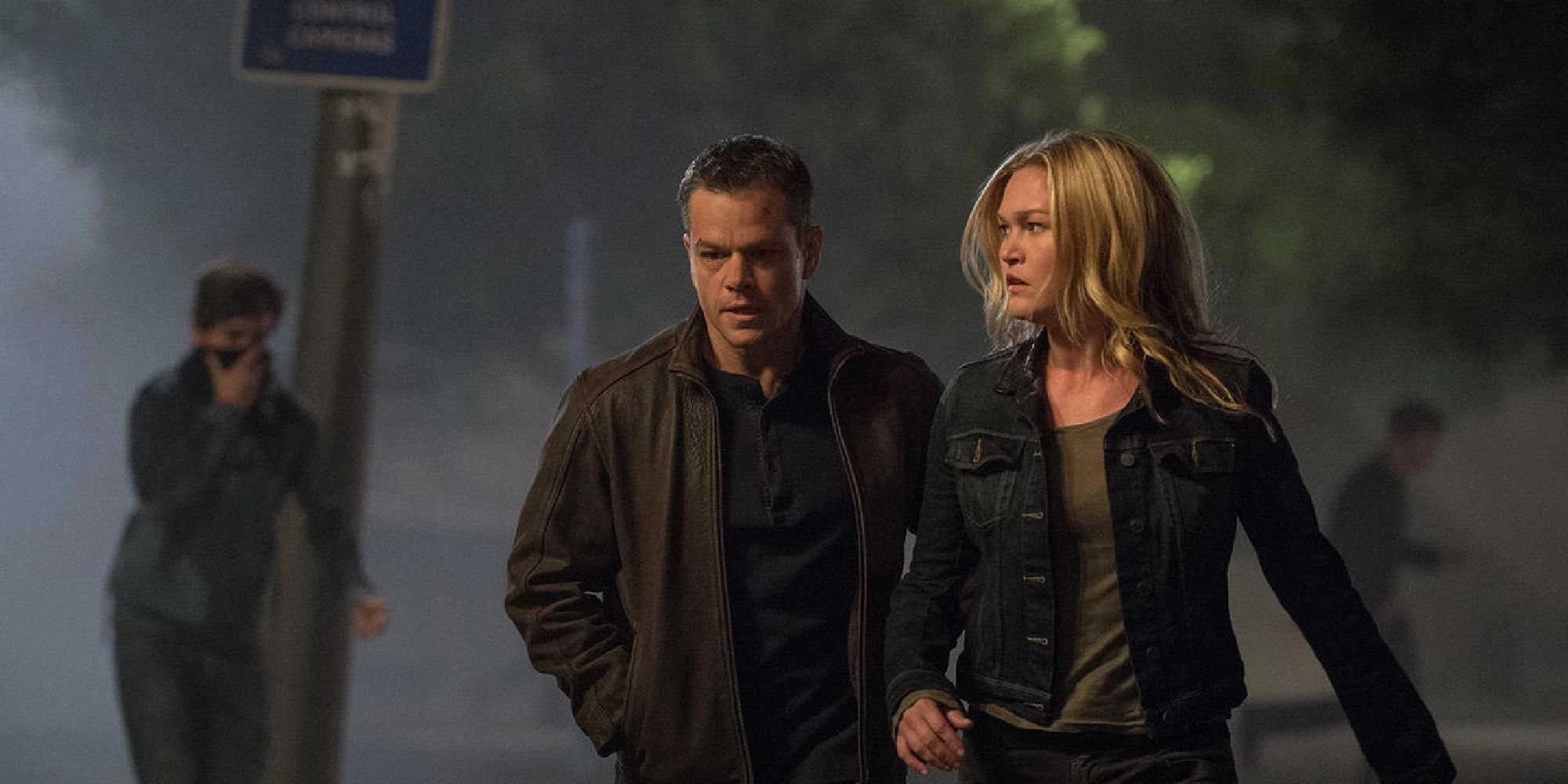 Matt Damon et Julia Stiles dans Jason Bourne