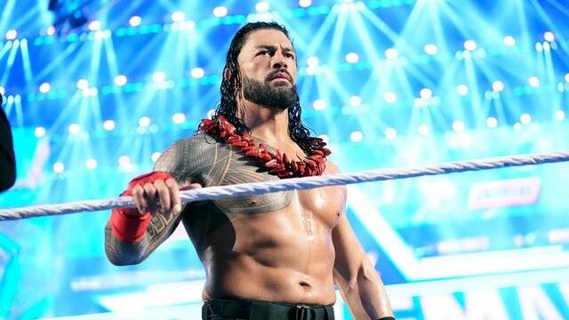 Roman Reigns sur le ring à Wrestlemania.