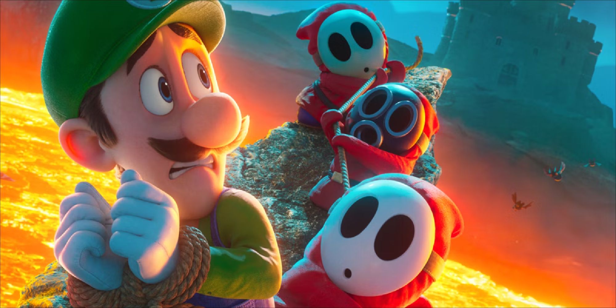 Des types timides et un Snifit guident Luigi le long d'un chemin entouré de lave dans le film Super Mario Bros.