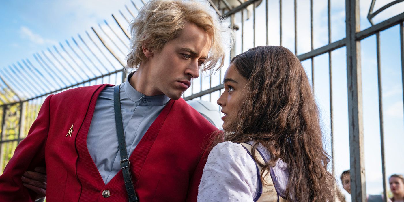 Rachel Zegler and Tom Blyth in a cage in The Hunger Games: The Ballad of Songbirds and Snakes