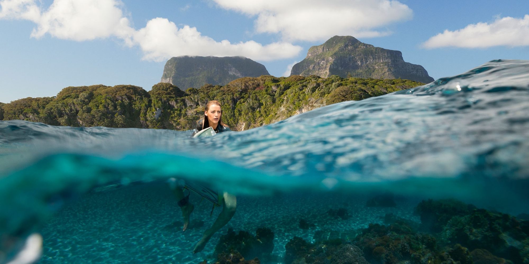 Nancy Adams (Blake Lively) treads water in The Shallows (2016)