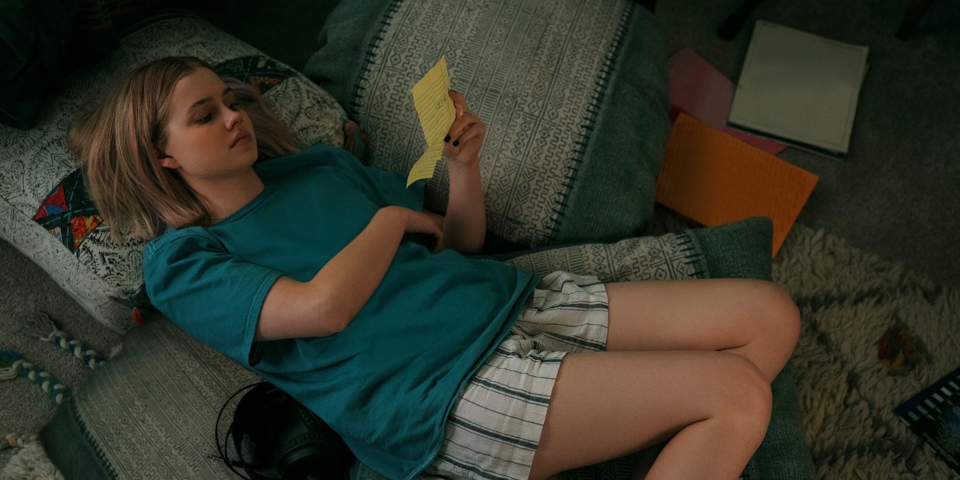 Angourie Rice reading a note as Bailey in The Last Thing He Told Me