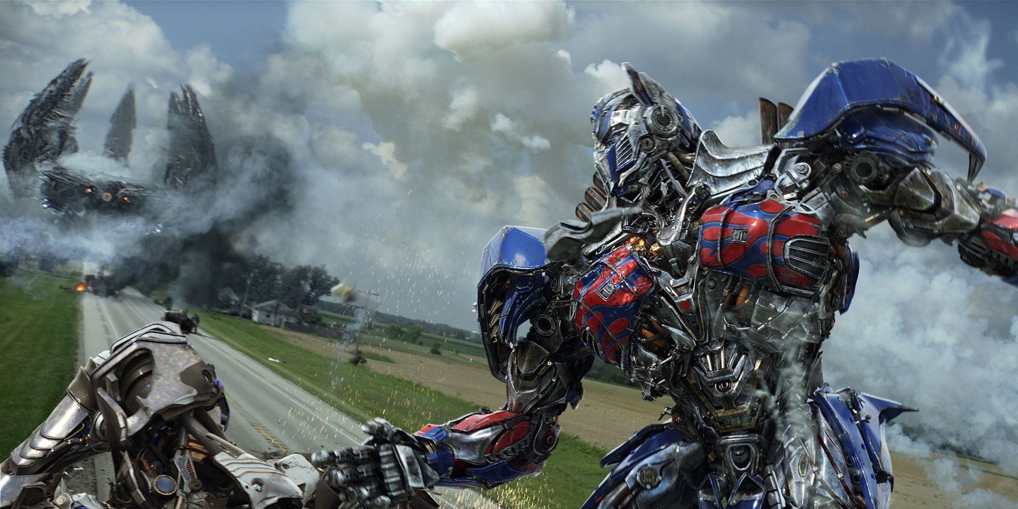 Optimus Prime fighting with another robot in Transformers_ Age of Extinction