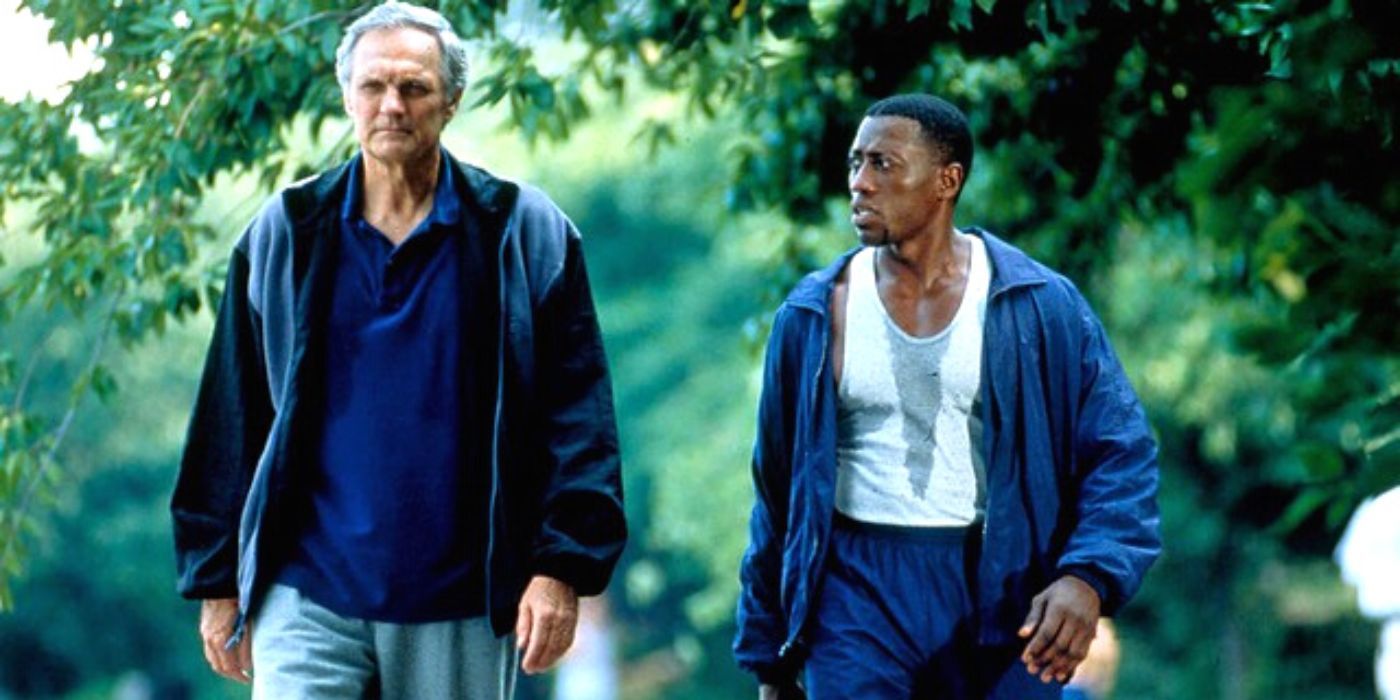 Alan Alda and Wesley Snipes walking outside in Murder at 1600