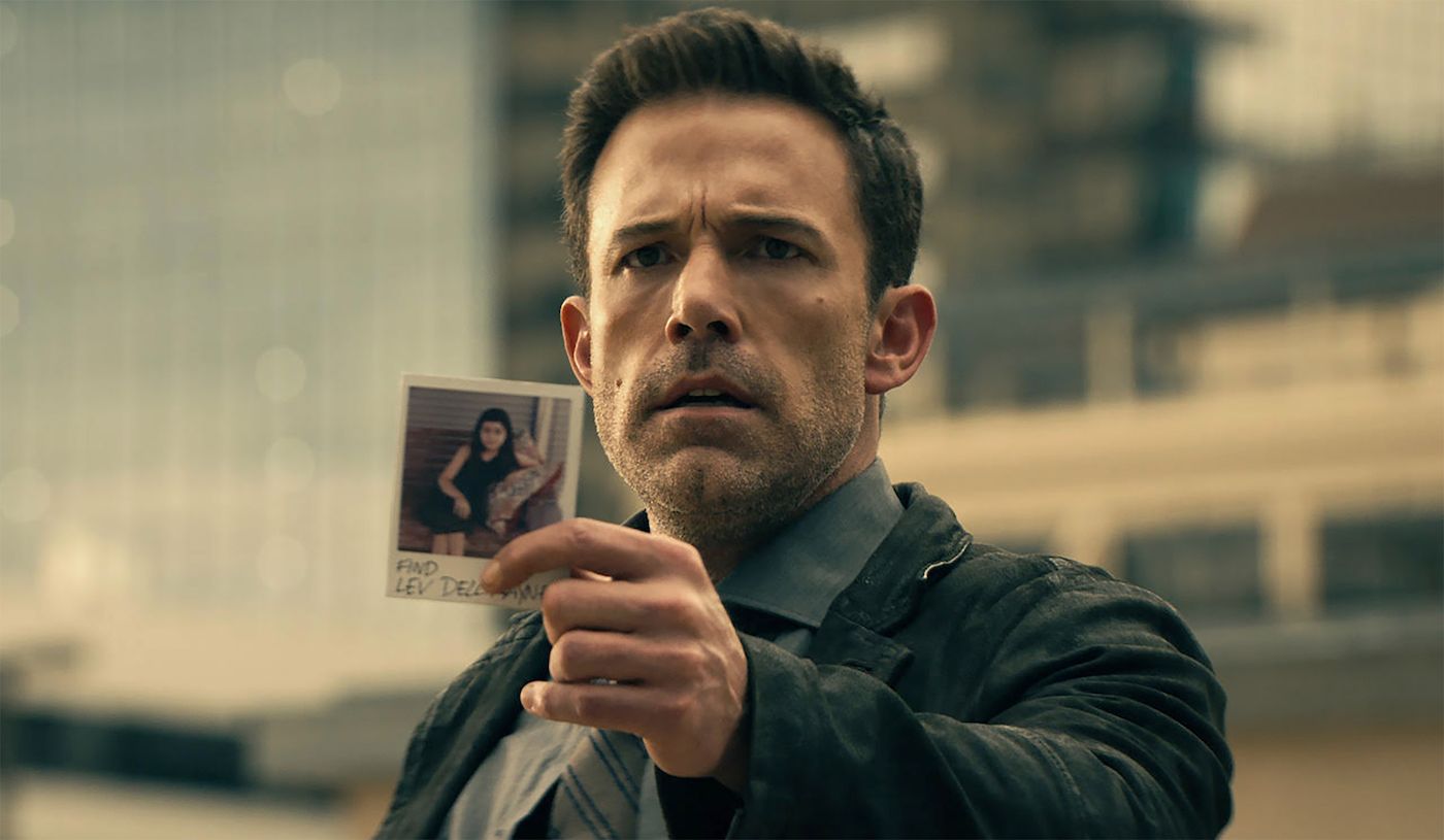 Ben Affleck as Danny Rourke holding a photo in Hypnotic