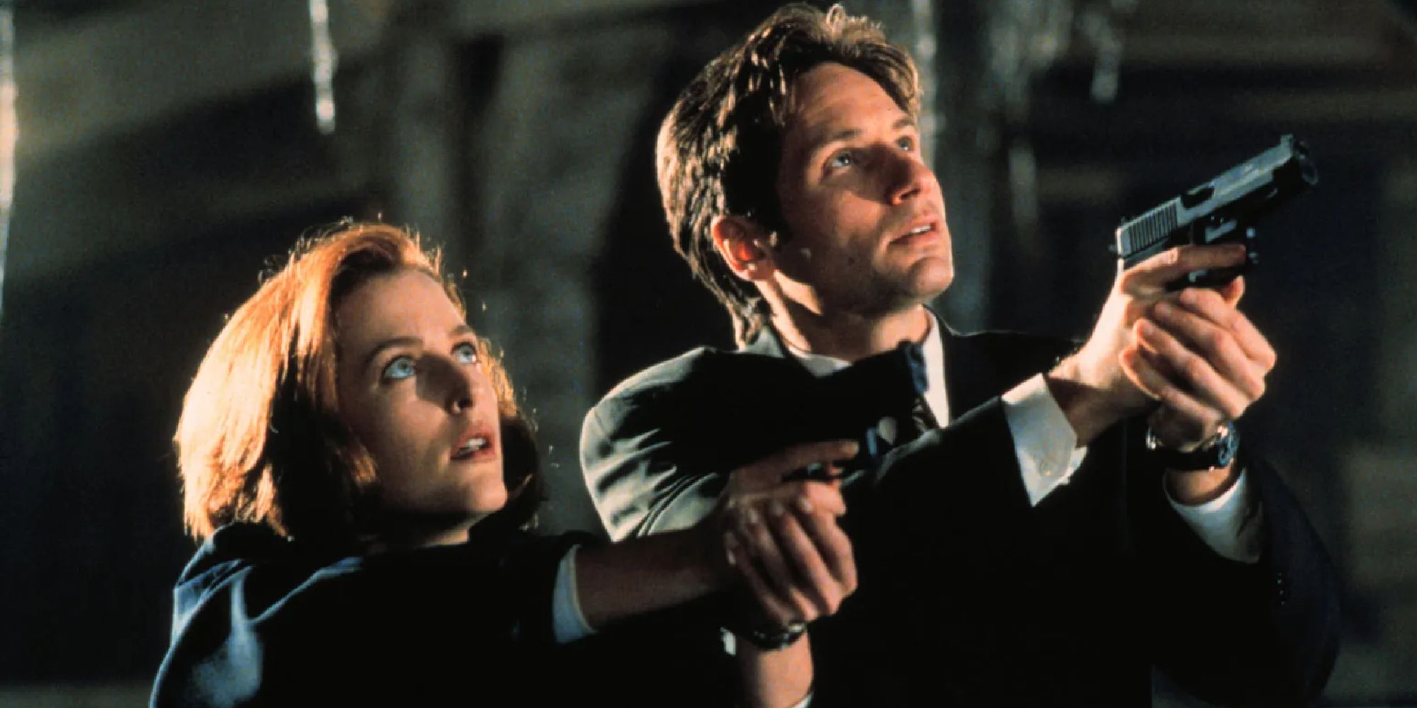 David Duchovny and Gillian Anderson pointing their guns at something in X-Files