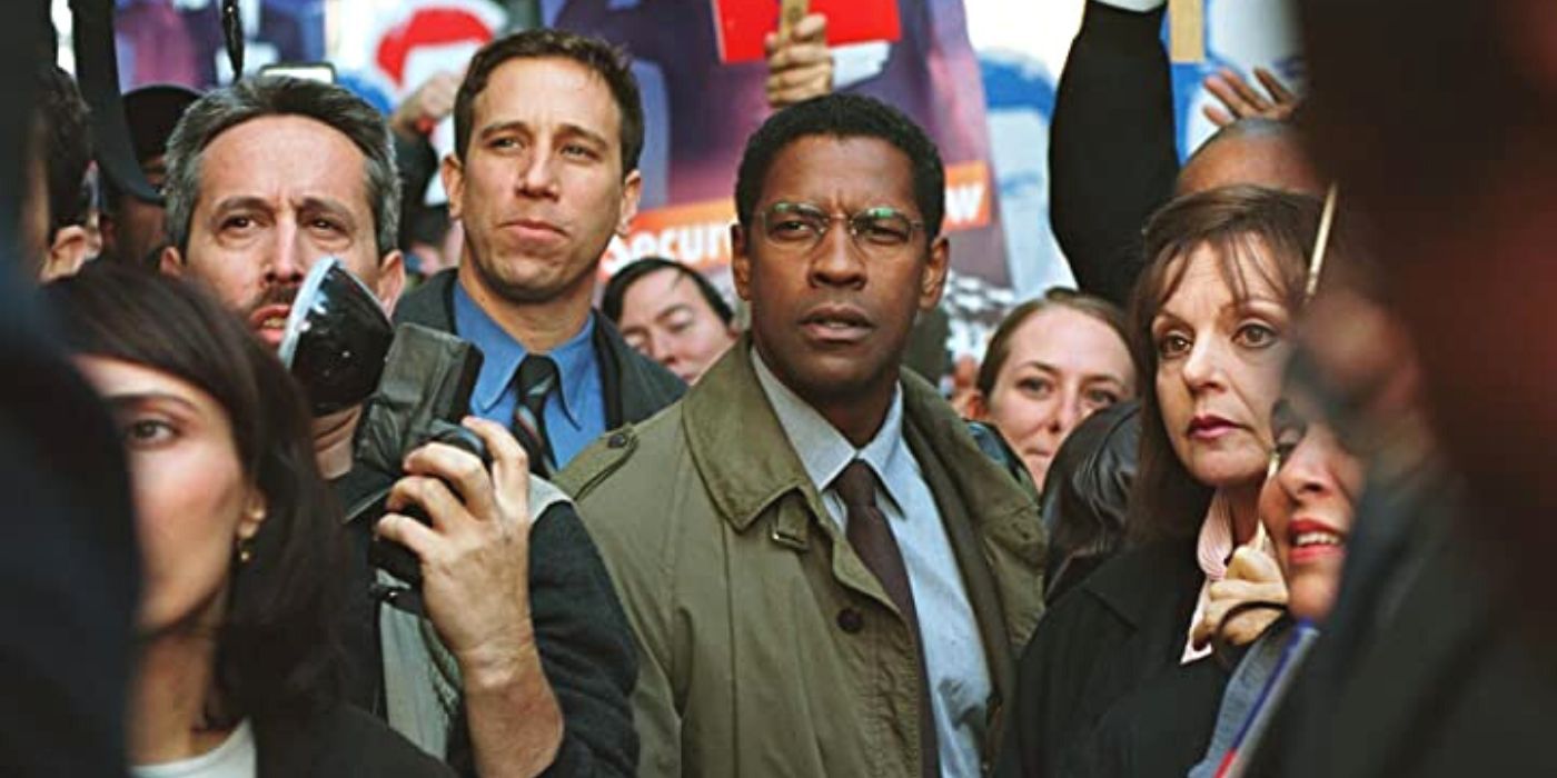 Denzel Washington standing in a crowd of people in The Manchurian Candidate